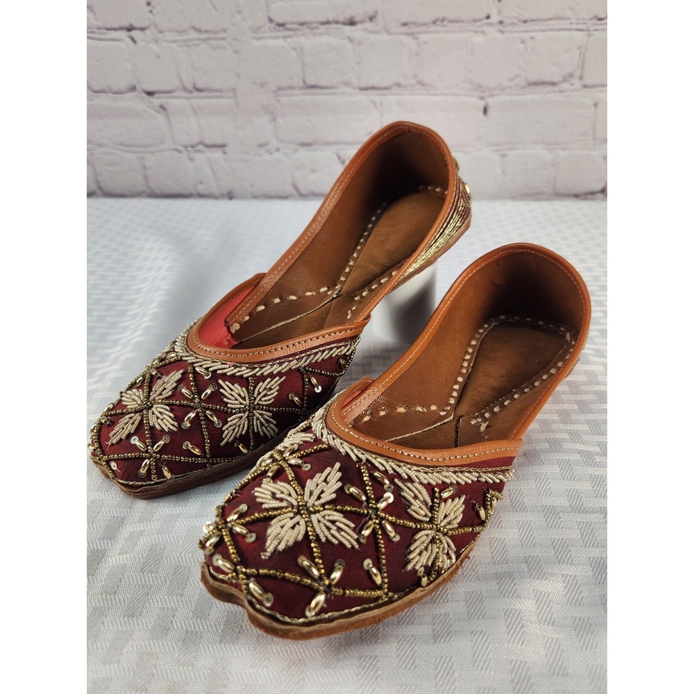 Women Punjabi Jutti Sz 38 US 7 1/2 Red Velvet Gold Beaded Khussa Leather New!